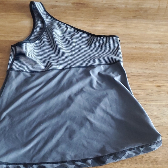 Lululemon top size Larger - Picture 4 of 4